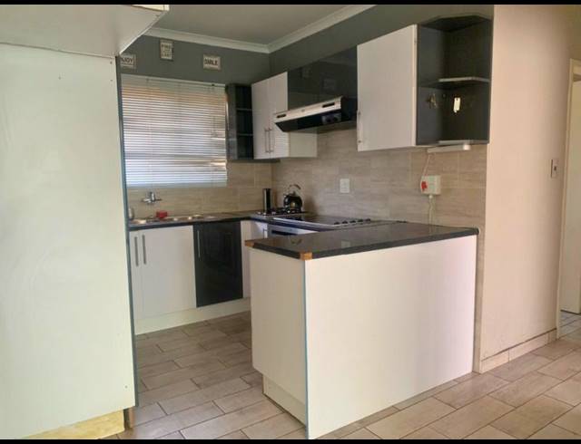 2 BEDROOM PROPERTY TO RENT IN GLEN MARAIS